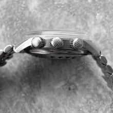 Load image into Gallery viewer, Jaeger LeCoultre Polaris Memovox Alarm E859 on Bracelet
