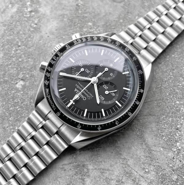 2021 Omega Speedmaster 31030425001001