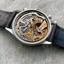 Load image into Gallery viewer, 1940s Mido Multichrono with aged dial
