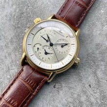 Load image into Gallery viewer, Jaeger LeCoultre Master Geographic in Yellow Gold
