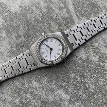 Load image into Gallery viewer, 25mm Ladies Audemars Piguet Royal Oak 1292 Quartz watch - Diamond Bezel
