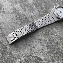 Load image into Gallery viewer, 25mm Ladies Audemars Piguet Royal Oak 1292 Quartz watch - Diamond Bezel

