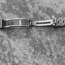 Load image into Gallery viewer, 25mm Ladies Audemars Piguet Royal Oak 1292 Quartz watch - Diamond Bezel
