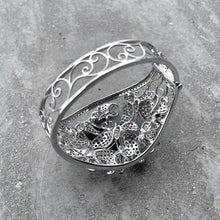 Load image into Gallery viewer, Solid 18k White gold set with sapphires in incredible butterfly motif
