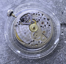 Load image into Gallery viewer, Original Rolex Cal 1570 Automatic 26 Jewel Movement
