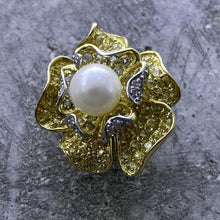 Load image into Gallery viewer, Flower design set with Akoya Pearl 18k White / Yellow Gold Ring + Earring Set
