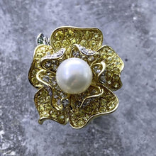 Load image into Gallery viewer, Flower design set with Akoya Pearl 18k White / Yellow Gold Ring + Earring Set
