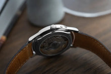 Load image into Gallery viewer, Jaeger Lecoultre Reserve De Marche Master Control 140.8.93.s – Box + Papers

