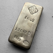 Load image into Gallery viewer, Johnson Matthey 1 Kilo .999 Silver Poured Bar 32.15 oz - D Serial -Pretty Patina
