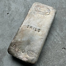 Load image into Gallery viewer, Johnson Matthey Mallory 1 Kilo .999 Silver Poured Bar 32.15 oz - Nice Pour Lines

