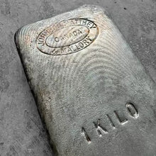 Load image into Gallery viewer, Johnson Matthey 1 Kilo .999 Silver Poured Bar 32.15 oz - D Serial -Pretty Toning
