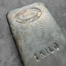 Load image into Gallery viewer, Johnson Matthey Mallory 1 Kilo .999 Silver Poured Bar 32.15 oz - Nice Pour Lines
