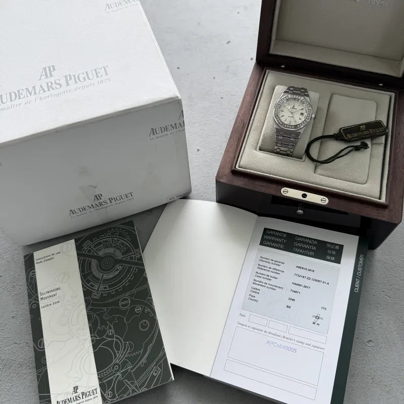 Ladies Audemars Piguet Royal Oak Stainless Steel 77321ST.ZZ.1230ST.01.A