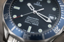 Load image into Gallery viewer, Omega Seamaster 300 Blue Wave dial 2531.80 - Automatic - Serviced
