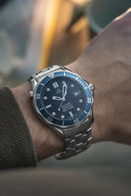 Load image into Gallery viewer, Omega Seamaster 300 Blue Wave dial 2531.80 - Automatic - Serviced
