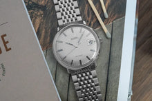Load image into Gallery viewer, Omega Seamaster Silver Dial 166.033 - 565 Automatic - Beads of Rice bracelet
