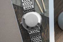 Load image into Gallery viewer, Omega Seamaster Silver Dial 166.033 - 565 Automatic - Beads of Rice bracelet
