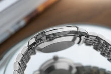 Load image into Gallery viewer, Omega Seamaster Silver Dial 166.033 - 565 Automatic - Beads of Rice bracelet
