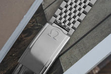 Load image into Gallery viewer, Omega Seamaster Silver Dial 166.033 - 565 Automatic - Beads of Rice bracelet

