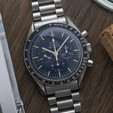 Load image into Gallery viewer, Omega Speedmaster 145022 1450 808 bracelet and 861 movement -Blue Hesalite

