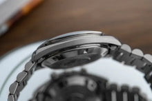 Load image into Gallery viewer, Omega Speedmaster 145022 1450 808 bracelet and 861 movement -Blue Hesalite
