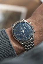 Load image into Gallery viewer, Omega Speedmaster 145022 1450 808 bracelet and 861 movement -Blue Hesalite

