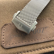Load image into Gallery viewer, Omega Titanium Seamaster James Bond 21090422001001
