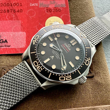 Load image into Gallery viewer, Omega Titanium Seamaster James Bond 21090422001001

