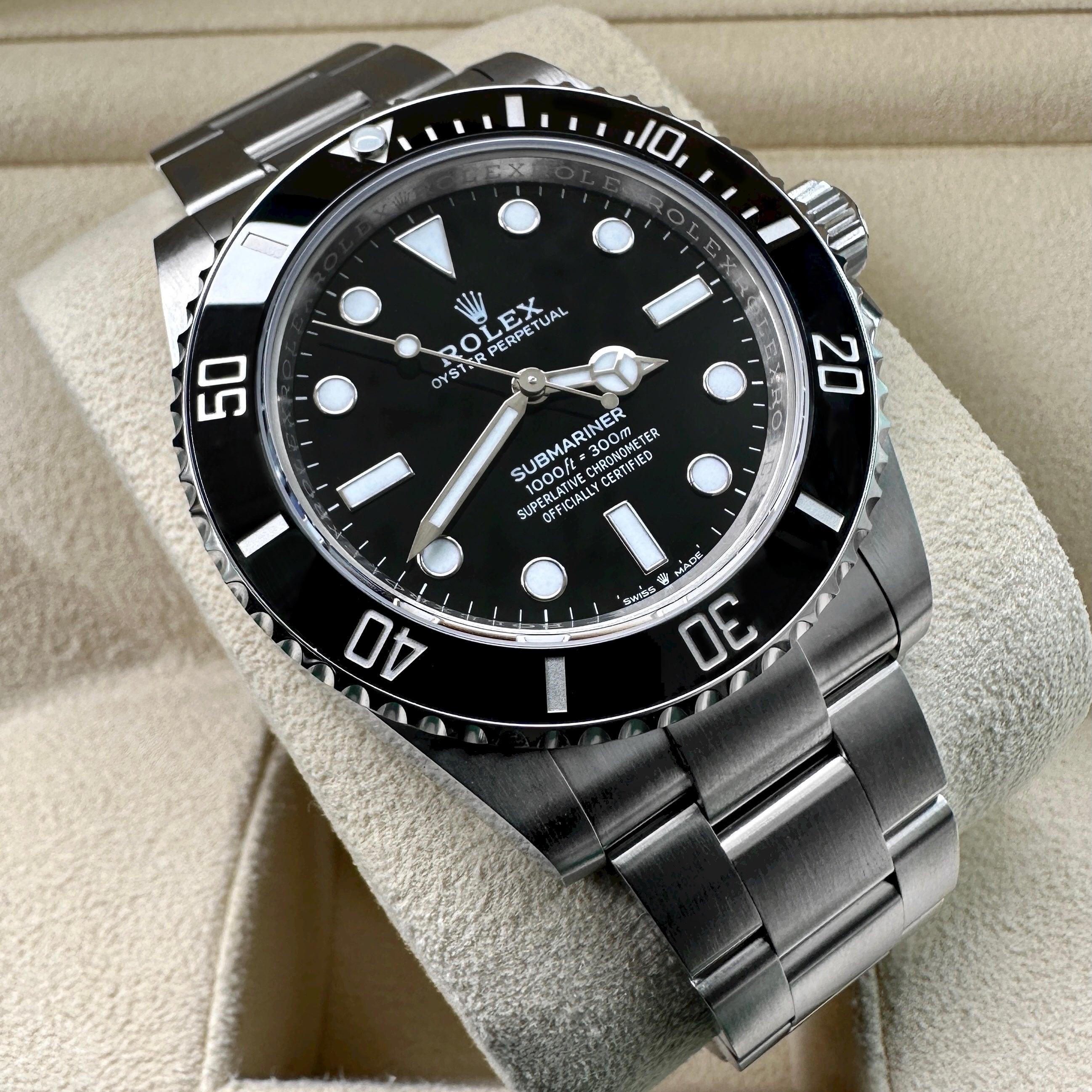 2022 Rolex 40mm Submariner 124060 Stainless - Full Box / Papers Bezel Protector