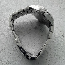Load image into Gallery viewer, Tag Heuer Aqua Racer 300M WAY201A Calibre 5 Movement
