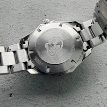 Load image into Gallery viewer, Tag Heuer Aqua Racer 300M WAY201A Calibre 5 Movement
