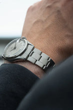 Load image into Gallery viewer, Tudor Oyster Date Stainless Steel 7974 - Big Rose
