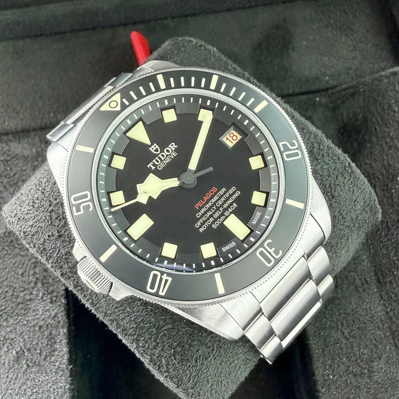 Tudor Pelagos 25610TNL - LHD - Box and Papers