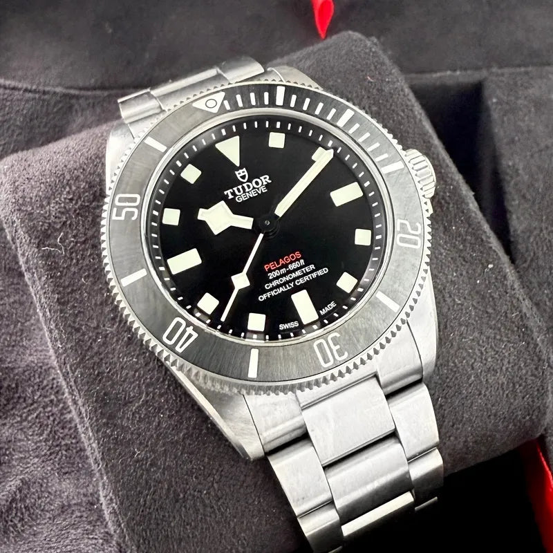 Tudor Pelagos Titanium - Box and Papers 25407N - Stunning condition