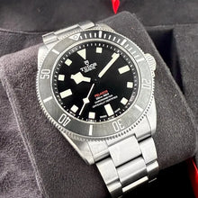 Load image into Gallery viewer, Tudor Pelagos Titanium - Box and Papers 25407N - Stunning condition
