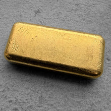 Load image into Gallery viewer, Vintage 100 Gram Engelhard 3.215 oz Gold Poured Bar .9999 - Incredible Pour Line

