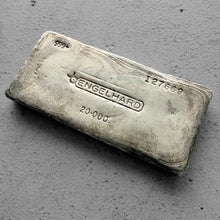 Load image into Gallery viewer, Vintage 20 oz .999 Silver Engelhard Poured bar - Nice Pour Lines
