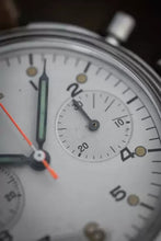 Load image into Gallery viewer, Vintage Breitling Single button Chrono DND Canadian Military 6645/21/802/1267
