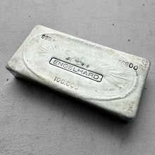 Load image into Gallery viewer, Vintage Engelhard 100oz bar - Stunning Pour Lines!
