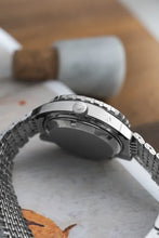 Load image into Gallery viewer, Vintage Heuer Autavia 11630  Calibre 12 - Unpolished - Orange Boy
