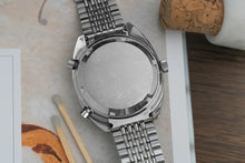 Load image into Gallery viewer, Vintage Heuer Autavia 11630  Calibre 12 - Unpolished - Orange Boy
