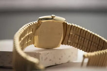Load image into Gallery viewer, Vintage Mens Piaget 18K Yellow Gold 9731 C10 - Stunning Lapis Lazuli Dial
