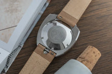 Load image into Gallery viewer, Vintage Omega Seamaster Bullhead 146.011 - Unpolished -Chocolate Tropical dial!
