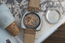 Load image into Gallery viewer, Vintage Omega Seamaster Bullhead 146.011 - Unpolished -Chocolate Tropical dial!
