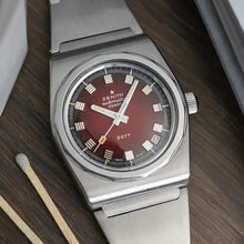 Load image into Gallery viewer, Vintage Zenith Defy 28800 beat A7682 - Serviced - Red Dial
