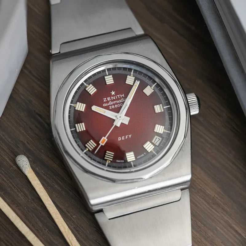 Vintage Zenith Defy 28800 beat A7682 - Serviced - Red Dial