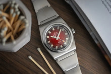 Load image into Gallery viewer, Vintage Zenith Defy 28800 beat A7682 - Serviced - Red Dial
