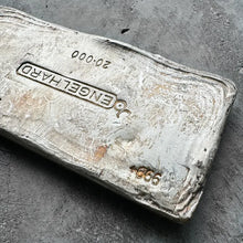 Load image into Gallery viewer, Vintage 20 oz .999 Silver Engelhard Poured bar - Stunning  Pour Lines
