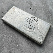 Load image into Gallery viewer, Vintage 20 oz .999 Silver Engelhard Poured bar - Stunning  Pour Lines

