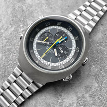 Load image into Gallery viewer, 1970 Flightmaster 145.036 1162/172 Bracelet Serviced
